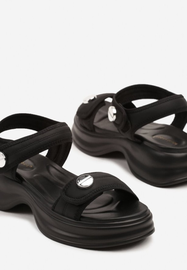 Czarne Sandały w Sportowym Stylu z Zapięciem na Rzep i Metalicznymi Aplikacjami Maivo