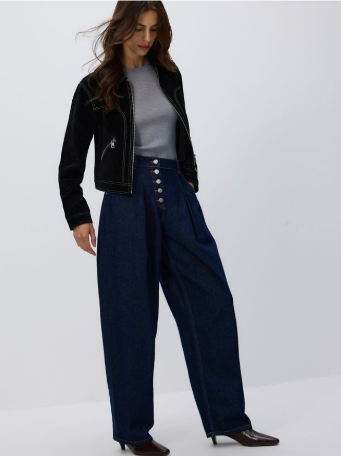 Jeansy barrel z zakładkami - granatowy