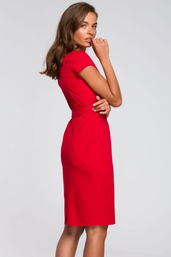 Sukienka ołówkowa z modelującymi przeszyciami czerwona