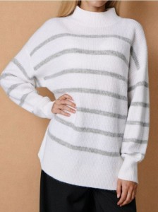 Prążkowany sweter w paski - wielobarwny