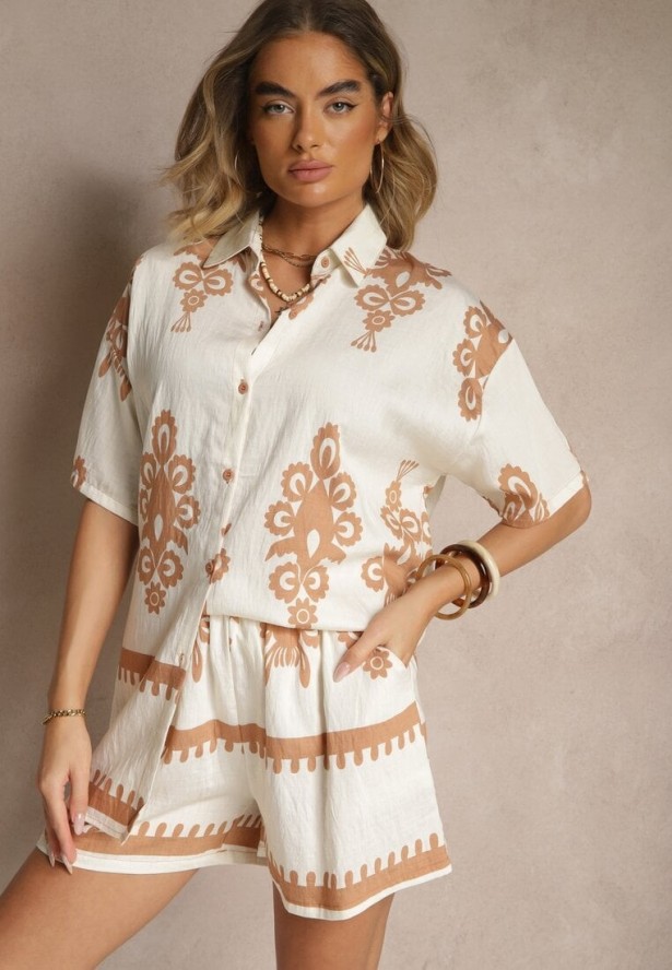 Jasnobeżowy Komplet z Rustykalnym Wzorem z Szortami i Koszulą Tosnea