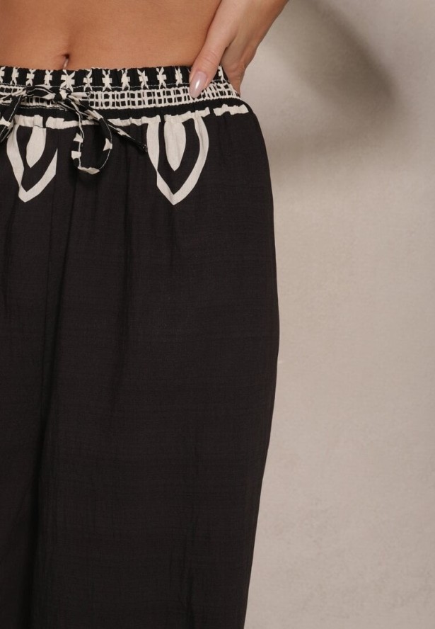 Czarne Szerokie Spodnie z Wiskozy z Gumką w Talii Zdobione Etnicznym Wzorem Soleldi