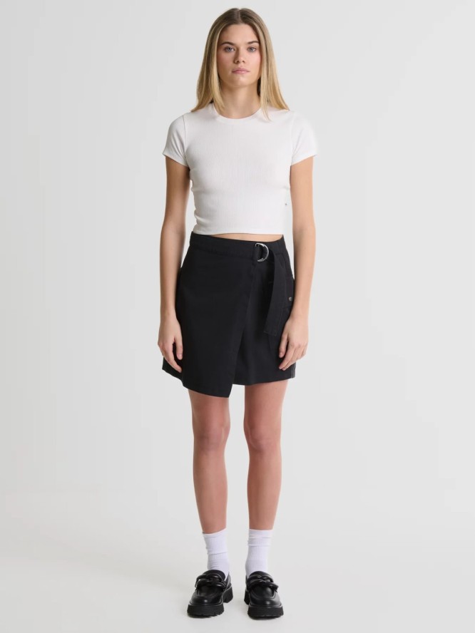 Spódnica damska mini na zakładkę z kieszeniami czarna Brunilda 906