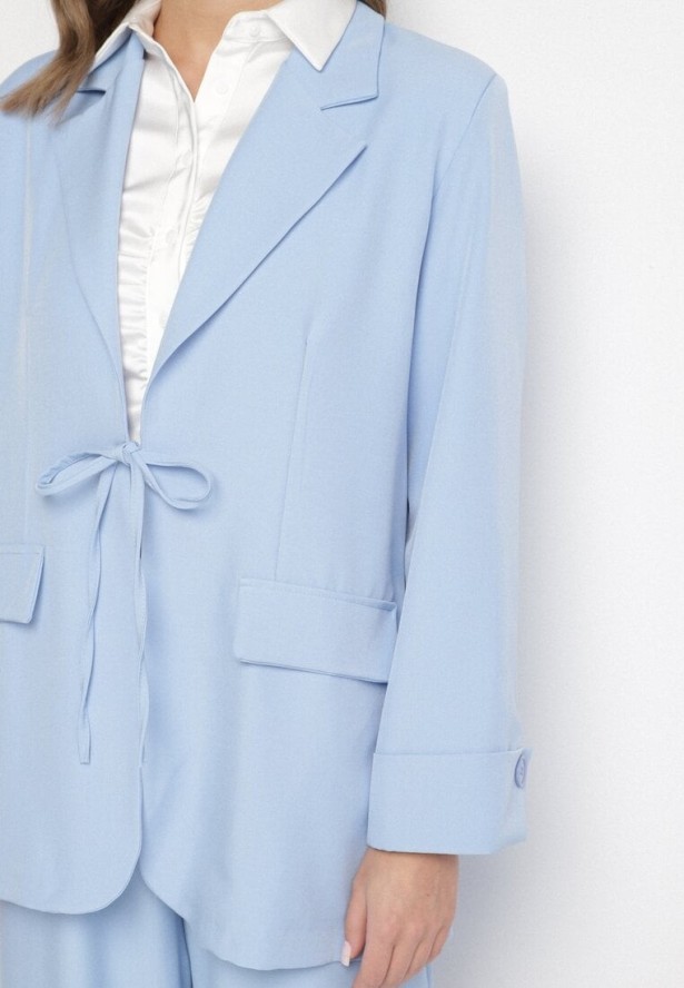 Niebieski Komplet w Stylu Garniturowym z Wiązaną Marynarką i Spodniami Vilinne