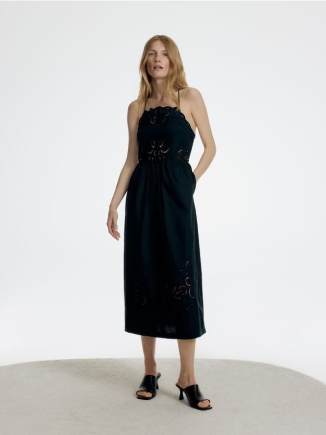 Sukienka z ażurowym wzorem - czarny