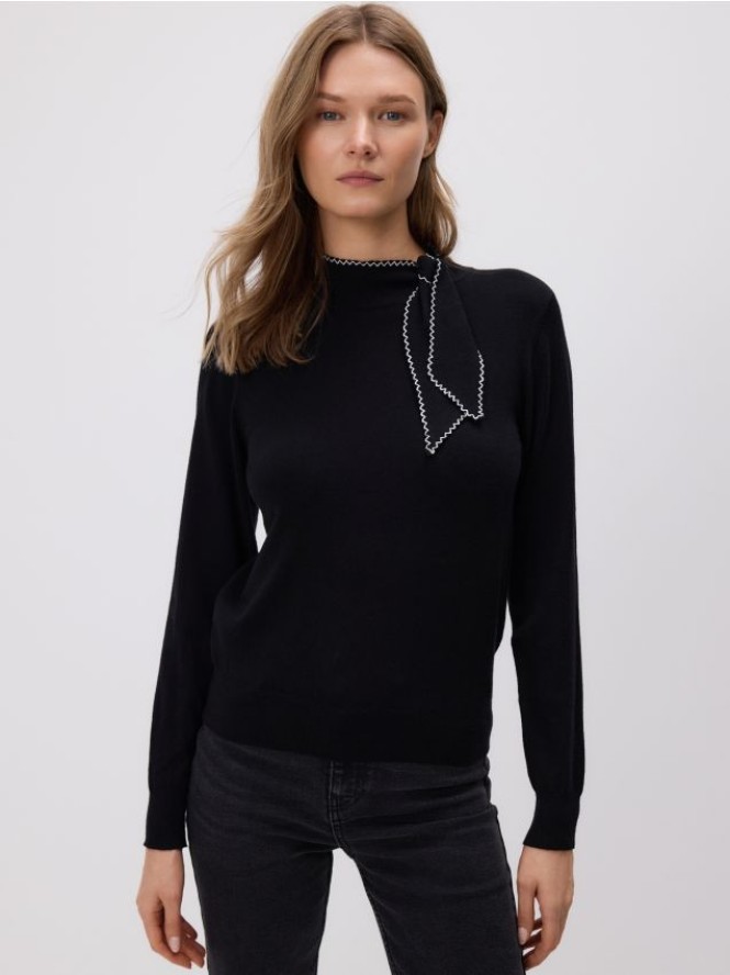 Sweter z wiązaniem - czarny