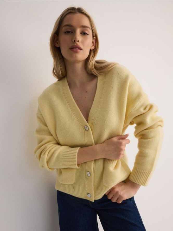 Wełniany kardigan z kieszeniami - jasnożółty