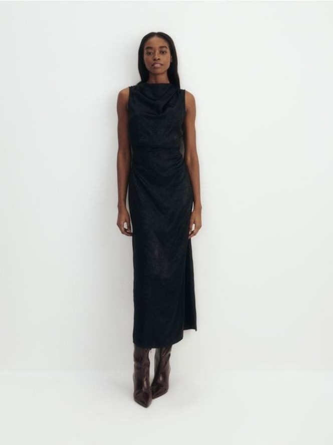 Połyskująca sukienka z drapowaniem - czarny