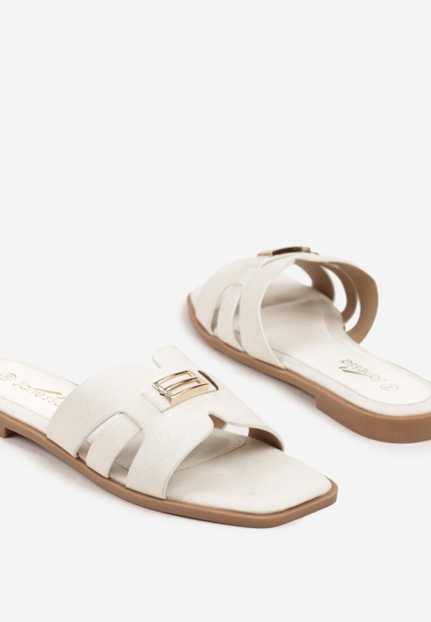 Białe Klapki z Kwadratowym Noskiem Zdobione Metaliczną Aplikacją Idellori