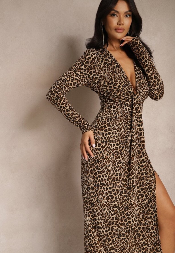 Brązowa Taliowana Panterkowa Sukienka Koktajlowa Ozdobiona Cyrkoniami i Rozcięciem na Nogę Sarimi