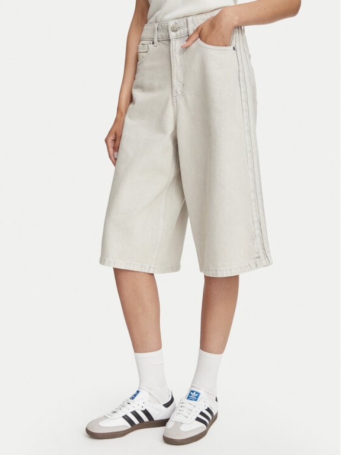 adidas Bermudy KQ6477 Beżowy jasny Oversize