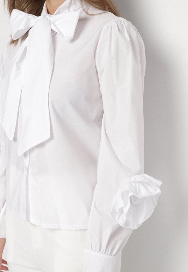 Biała Koszula z Ozdobnym Wiązaniem i Falbankami Zalimira
