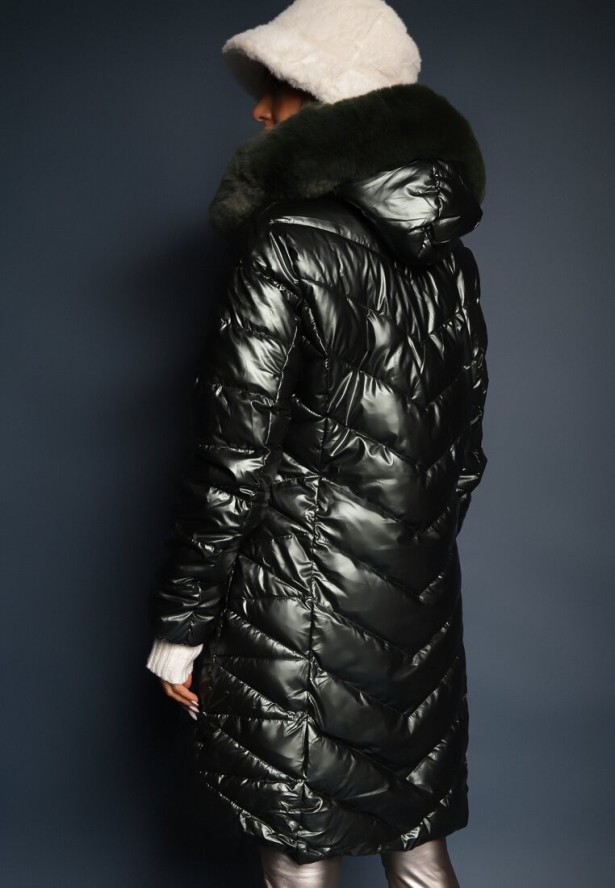 Ciemnozielona Pikowana Kurtka Metaliczna z Kapturem i Futerkiem Vivana