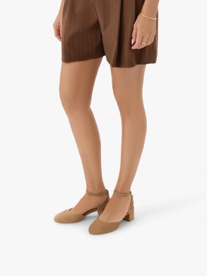 Jasnobrązowe czółenka slingback