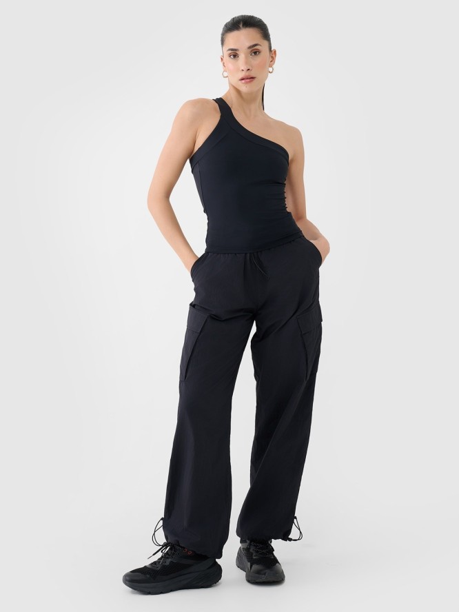 4F Crop-top slim z asymetrycznym ramiączkiem damski - czarny XS