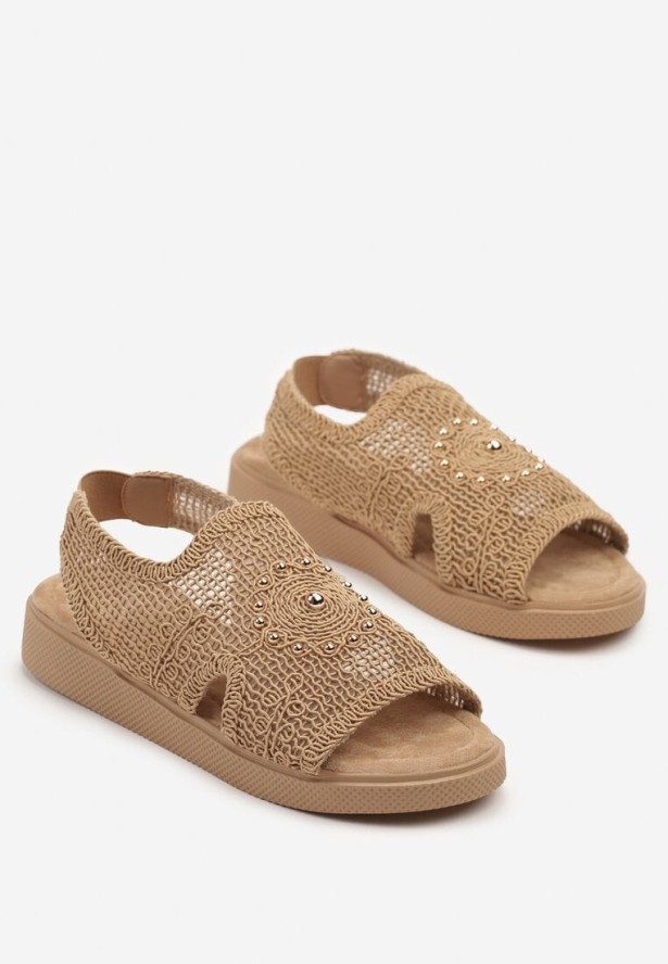 Ciemnobeżowe Szydełkowe Sandały z Elastycznym Paskiem i Metaliczną Aplikacją Mailisa