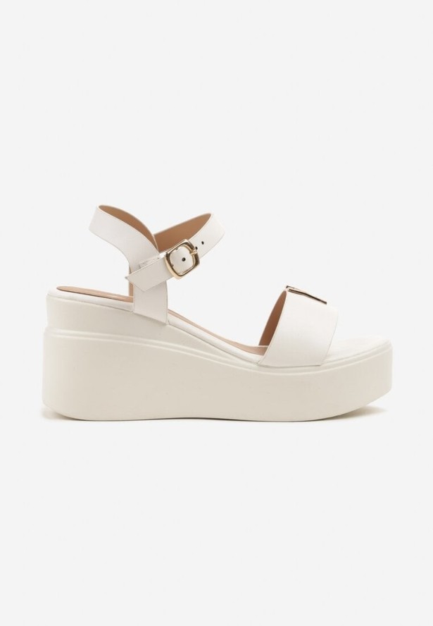 Białe Sandały na Koturnie i Platformie z Metalową Ozdobą Galinelia