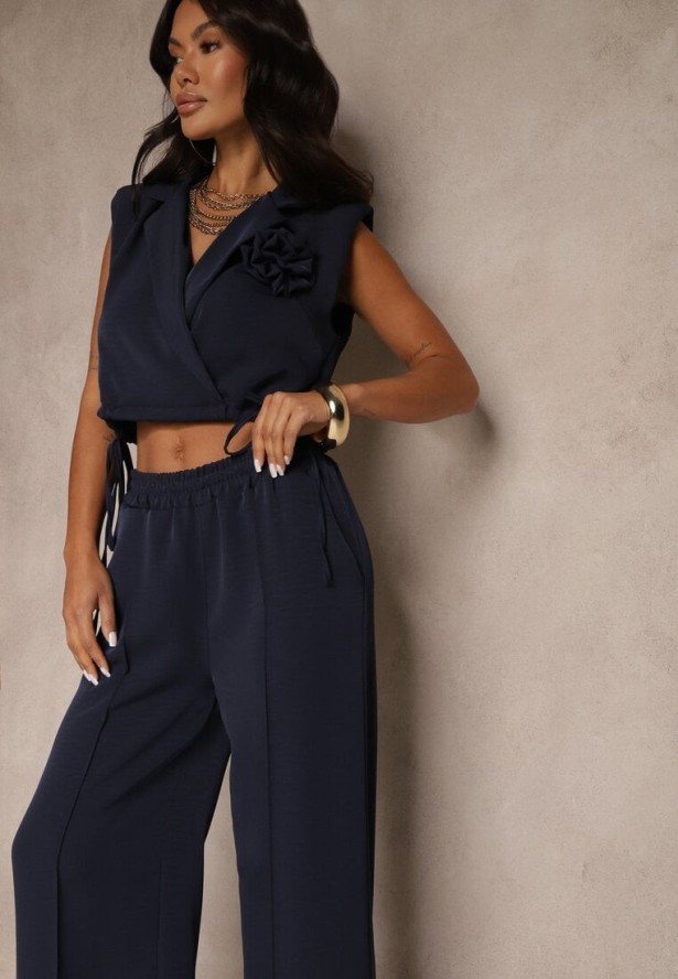 Granatowy Komplet Spodnie o Szerokim Kroju i Kopertowa Bluzka ze Ściągaczem Reavilora