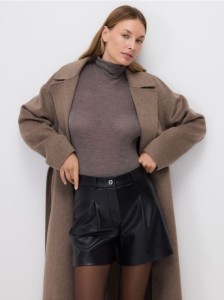 Szorty z imitacji skóry - czarny