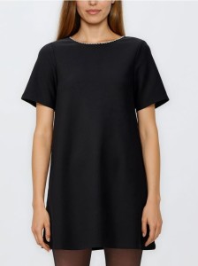 Sukienka z ozdobnym dekoltem - czarny