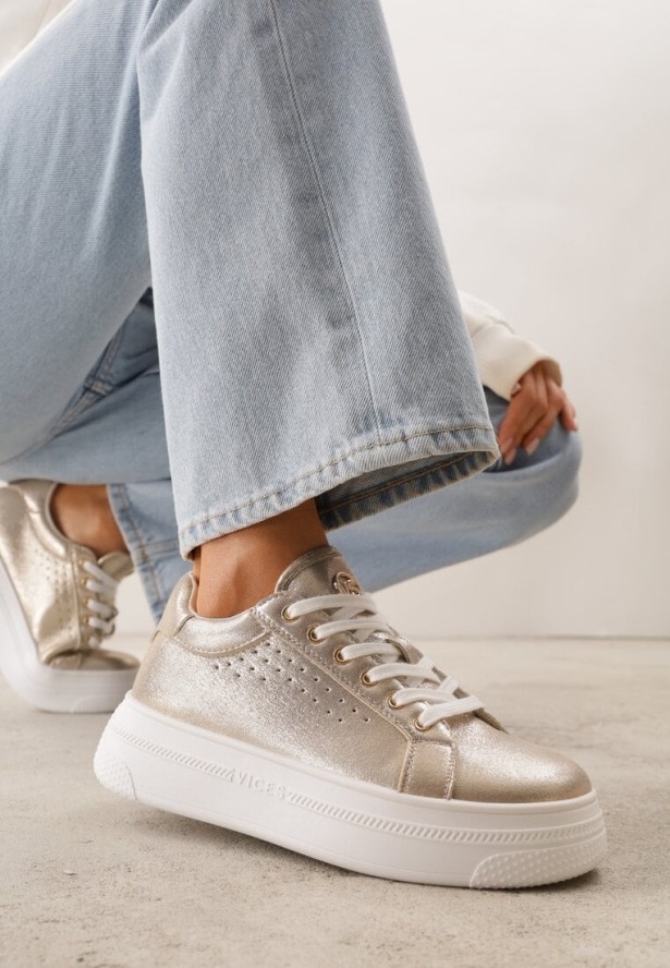 Złote Sneakersy VICES Ozdobione Gwiazdą i Błyszczącą Wstawką Oranatta