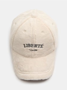 Czapka z daszkiem ze sztucznym futerkiem - kremowy