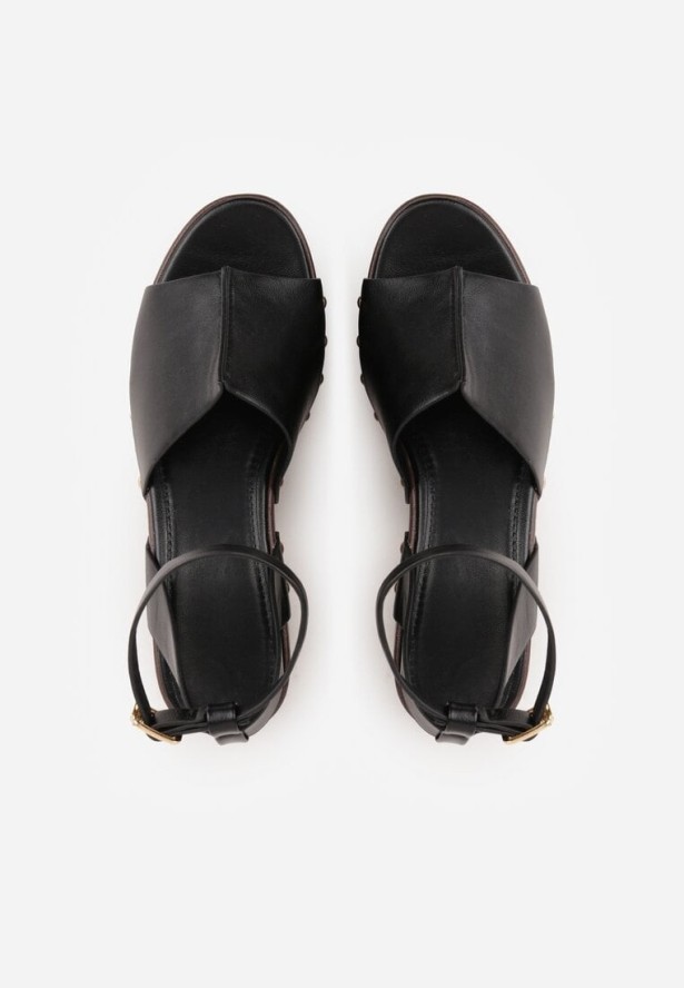 Czarne Sandały na Platformie i Koturnie z Nitami po Bokach Zaehesh