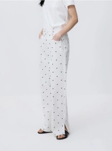 Jeansy wide leg w groszki - biały