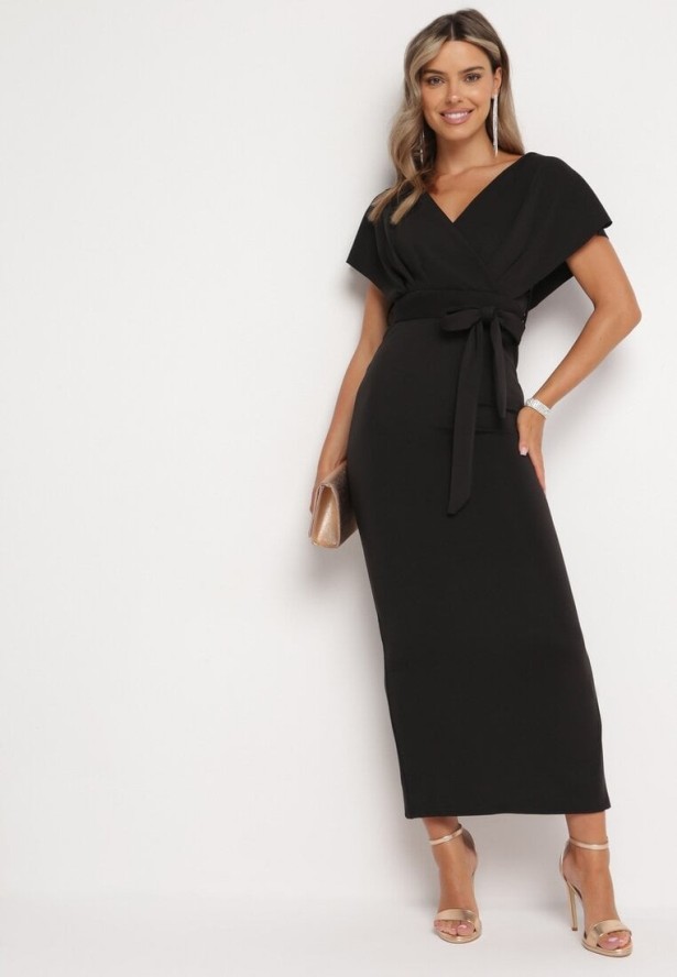 Czarna Wieczorowa Sukienka z Kopertowym Dekoltem i Rozcięciem z Materiałowym Paskiem Vorni