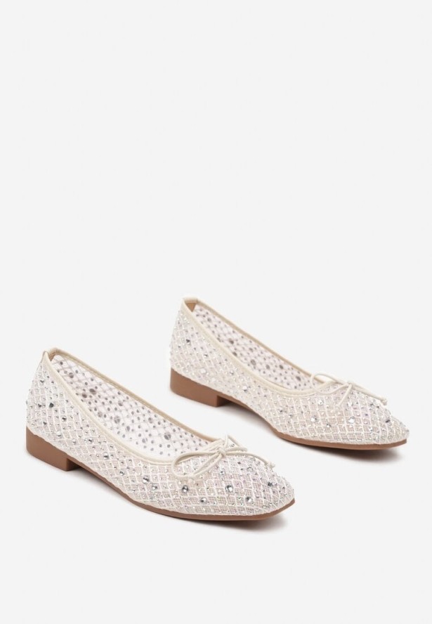 Białe Balerinki z Siateczkową Cholewką Ozdobione Cyrkoniami i Kokardą Abbona