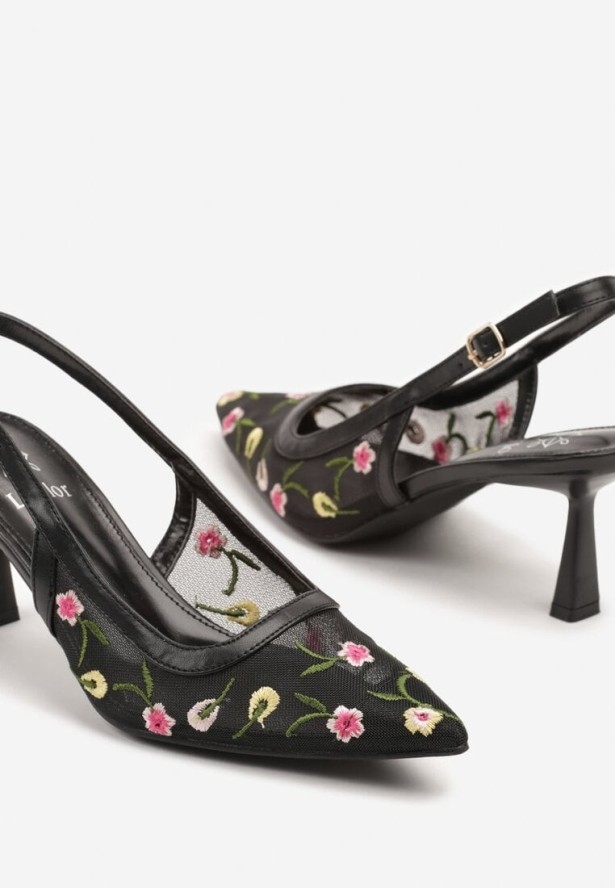 Czarne Sandały na Klepsydrze z Noskiem w Szpic i Kwiatowym Haftem Noltewi