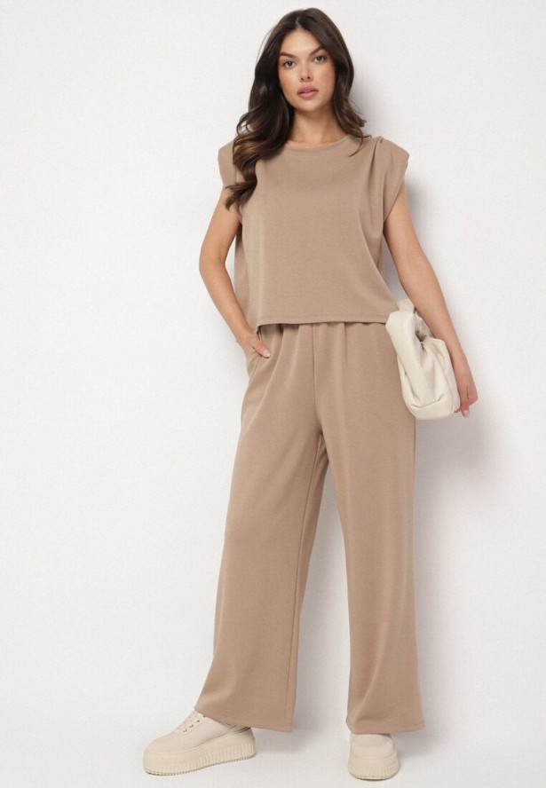 Jasnobeżowy Komplet z Wiskozą Koszulka z Usztywnionymi Ramionami i Szerokie Spodnie Nevisari