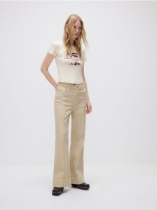 Jeansy flare z przeszyciem - złamana biel