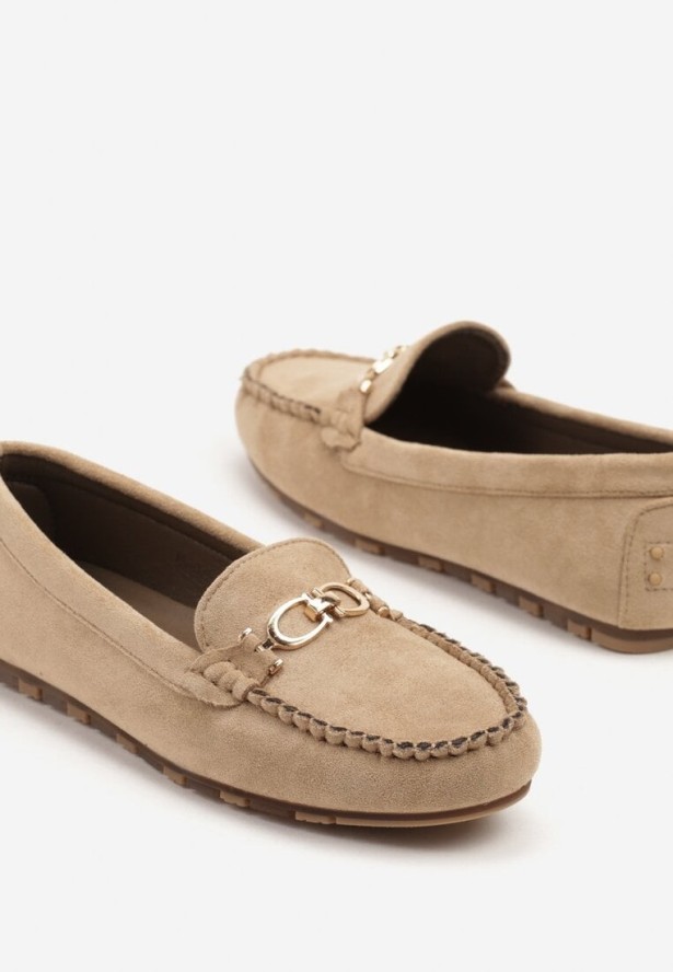 Ciemnobeżowe Mokasyny z Imitacji Zamszu Zdobione Metaliczną Aplikacją Soltewi