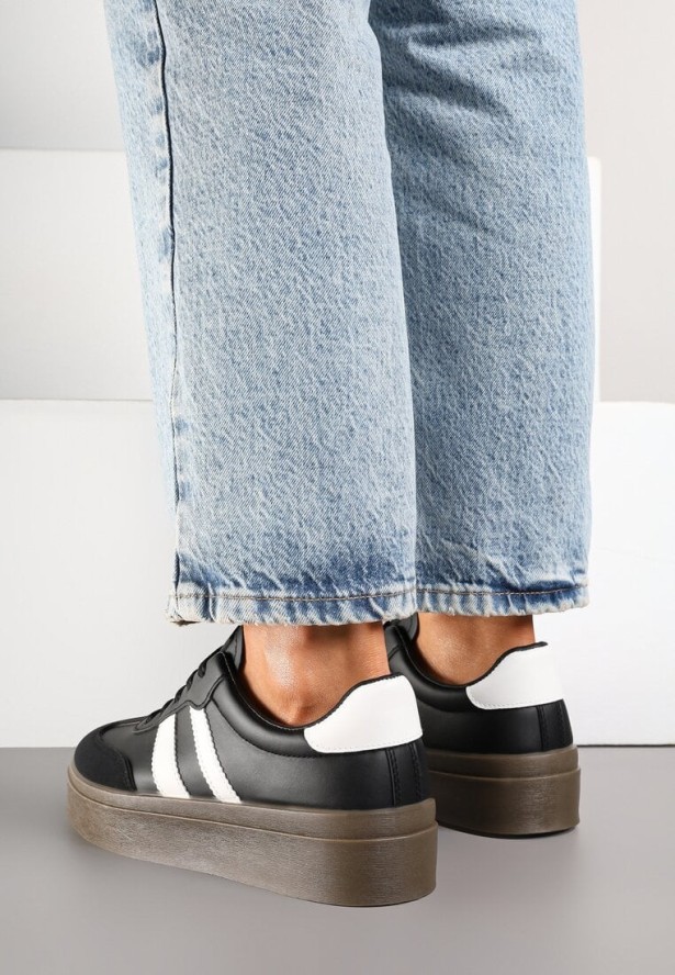 Czarne Sneakersy na Kauczukowej Podeszwie Ozdobione Paskami Nilimea