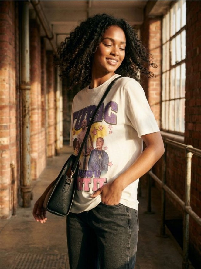 Bawełniana koszulka z nadrukiem 2Pac - kremowy