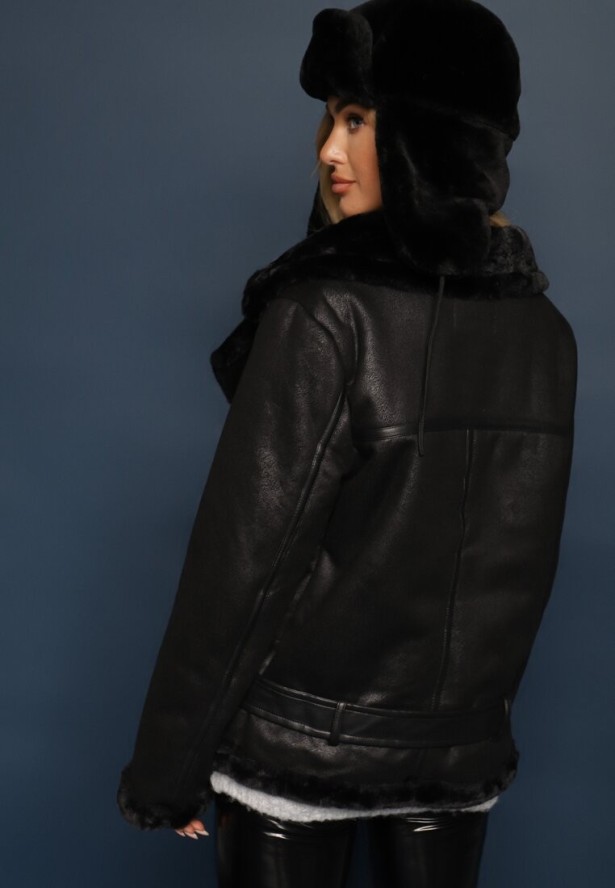 Czarna Kurtka Biker z Ozdobnym Futerkiem i Paskiem z Klamrą Emaro