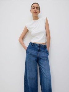 T-shirt z ozdobnym marszczeniem - biały