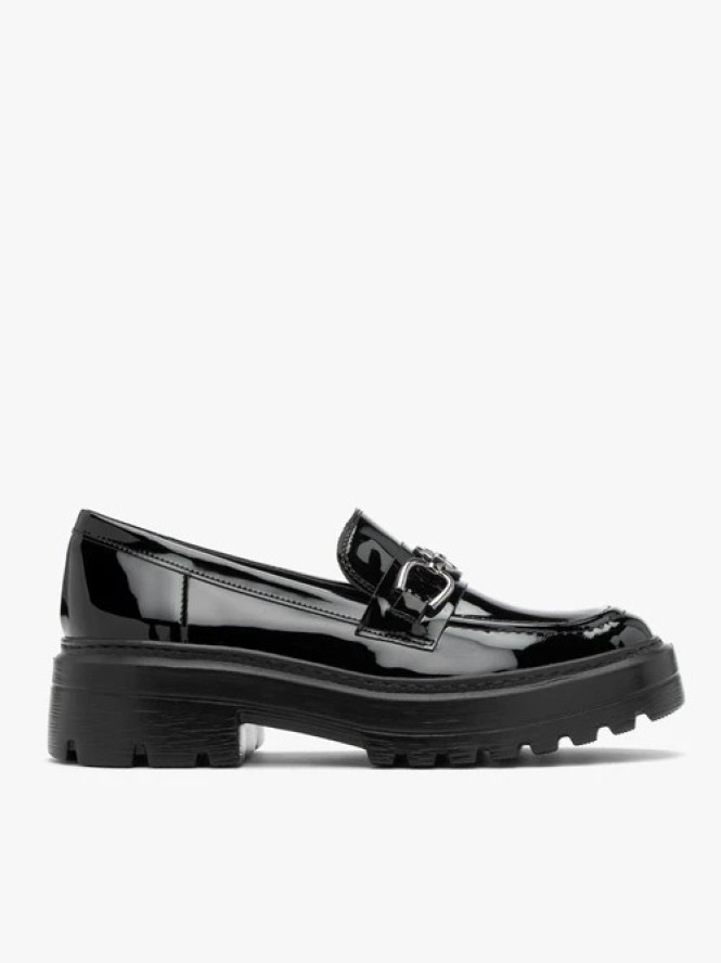 Czarne lakierowane mokasyny z ozdobą