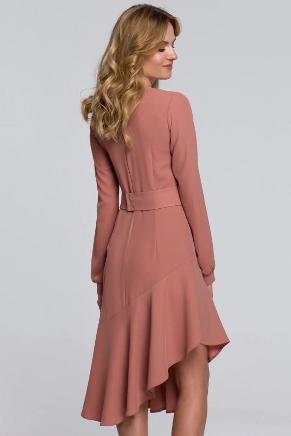 Asymetryczna sukienka z falbaną w stylu flamenco