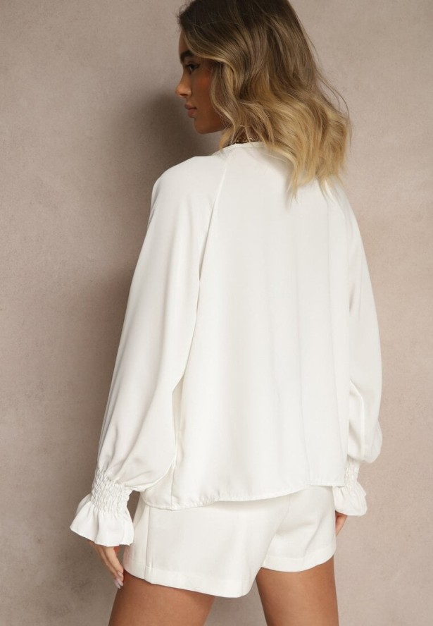Biała Bluzka Ozdobiona Marszczeniem Emirana