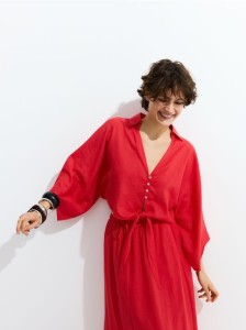 Wiązana koszula z lnem - czerwony