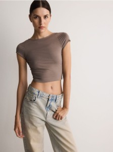 T-shirt z wycięciem na plecach - oliwkowy