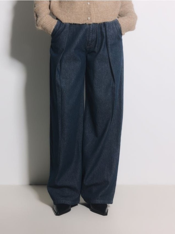 Jeansy wide leg z zakładkami - granatowy