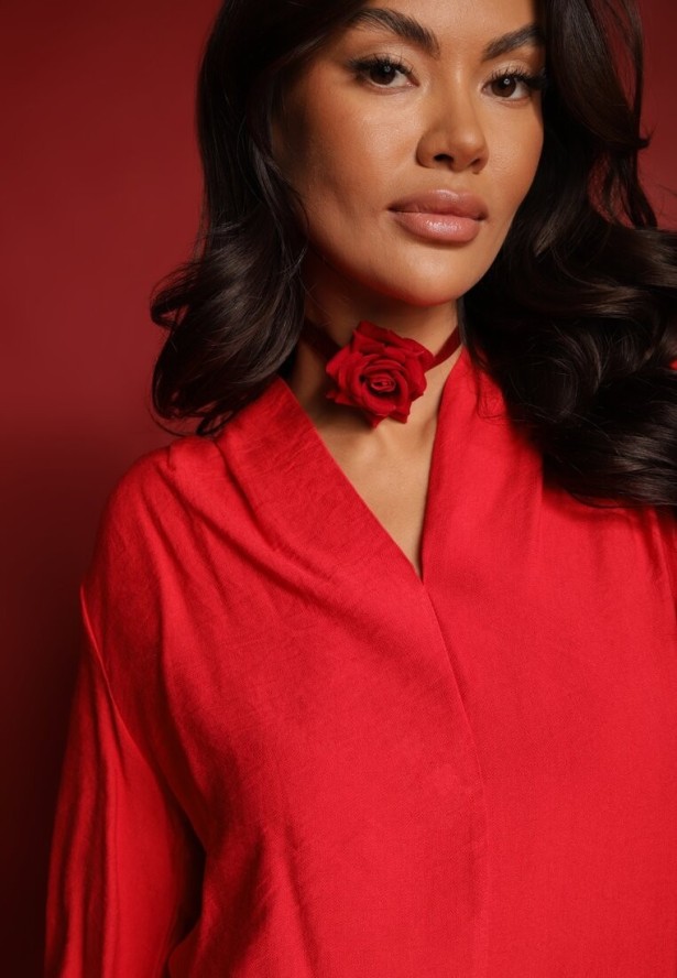 Czerwona Bluzka z Bufiastymi Rękawami i Trójkątnym Dekoltem Hilko