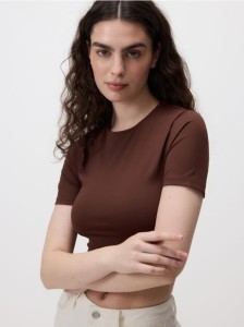Krótki t-shirt - ciemnobrązowy