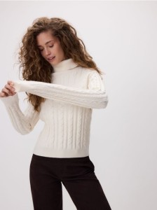 Golf z dekoracyjnym splotem - kremowy