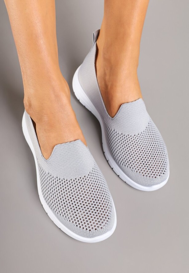 Szare Wsuwane Tenisówki z Ozdobną Perforacją Siltia