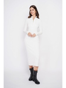 ASSUILI Sukienka dzianinowa w kolorze białym rozmiar: 34