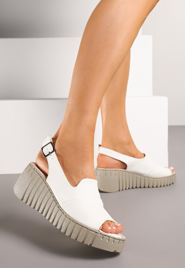 Białe Sandały na Tłoczonym Koturnie Vices Reaveline